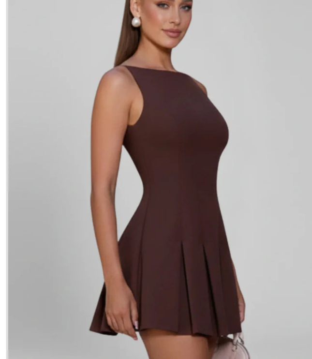 Damska Sukienka Mini Plisowana Bez Rękawów Dekolt Łódka Elegancka